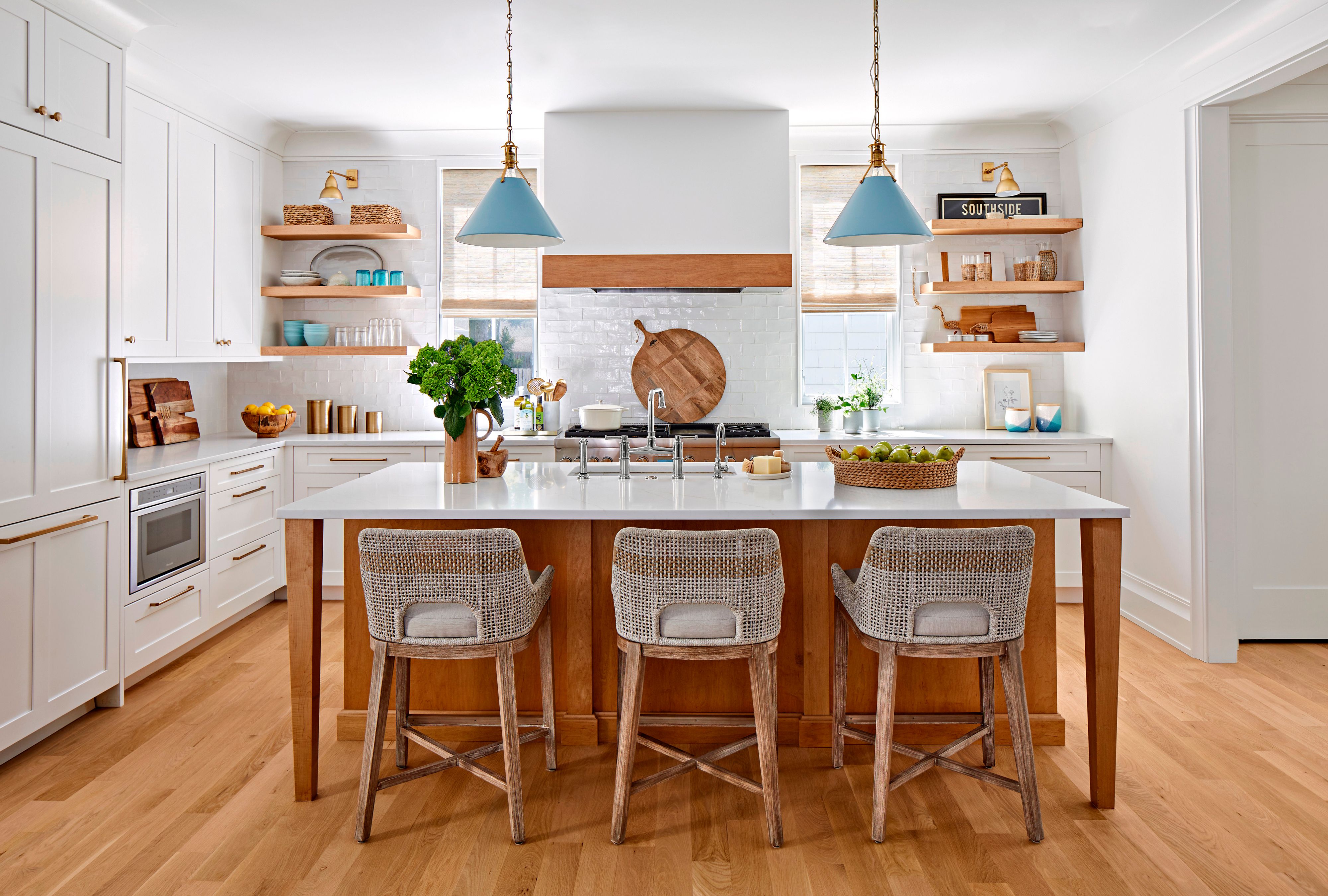 41 Farmhouse Kitchen Ideas to Add Rustic Charm in Modern Spaces